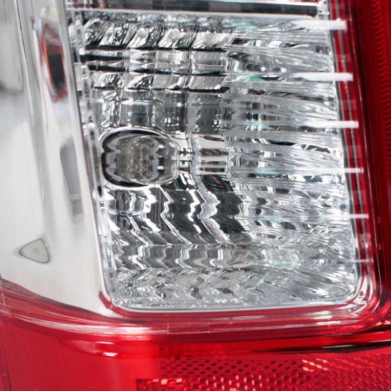 Piloto trasero LED de parachoques Nissan Urvan NV350 E26 - imagen 3