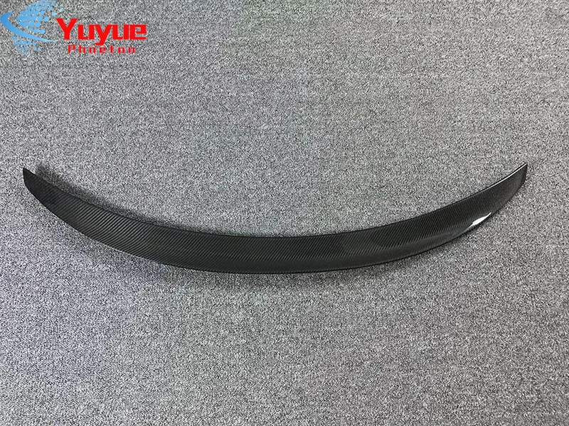 Alerón de fibra de carbono BMW E82 vista lateral