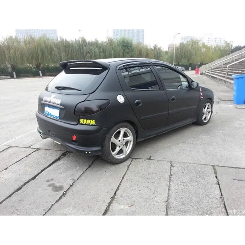 Detalle del diseño del accesorio trasero para Peugeot 206
