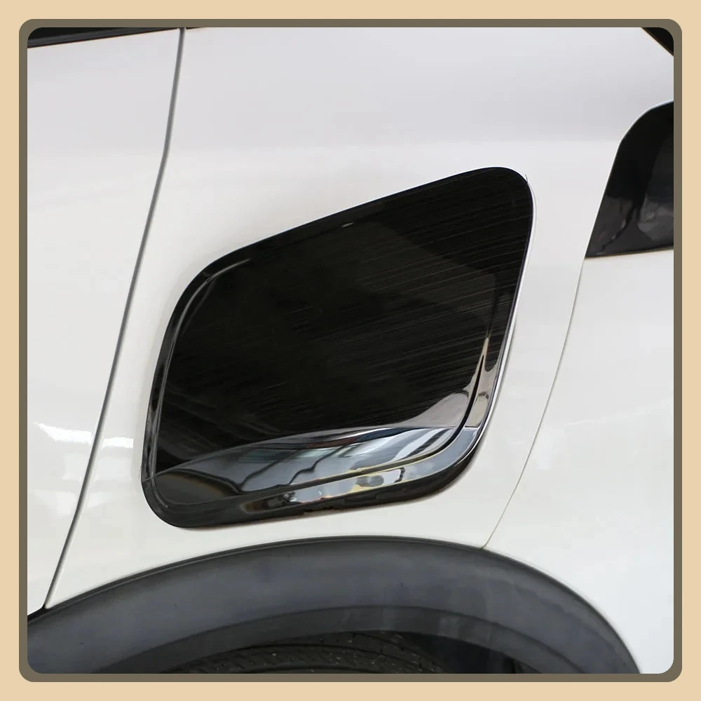 Embellecedor negro para tapa del depósito Peugeot 2008/e-2008 - imagen 3