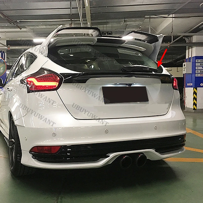 Alerón medio para Ford Focus RS ST 2015-2018 instalado en la parte trasera