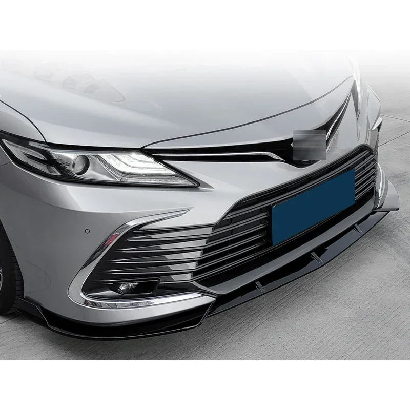 Splitter delantero Toyota Camry 2021-2023 con acabado efecto carbono negro - imagen 4