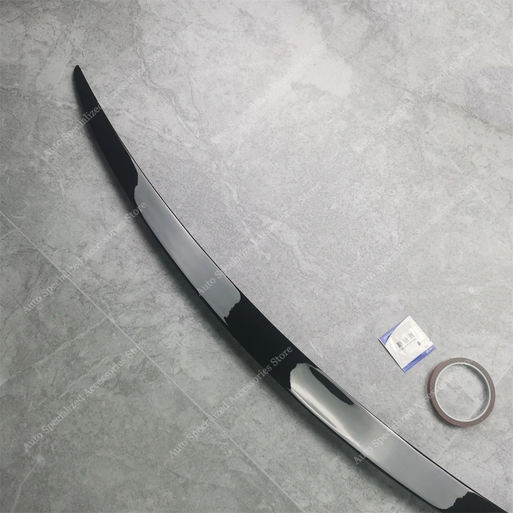 Imagen del kit completo con alerón y cinta