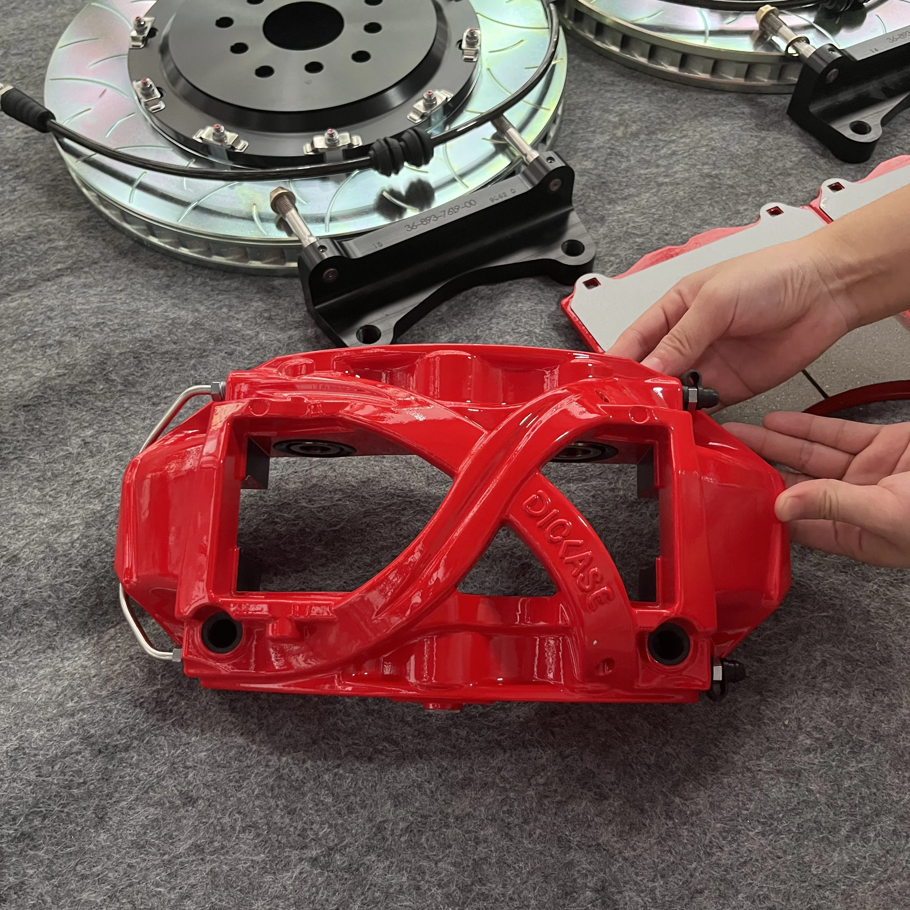 Kit de frenos DICASE con pastillas cerámicas y pinzas – Lexus LC300 - imagen 4