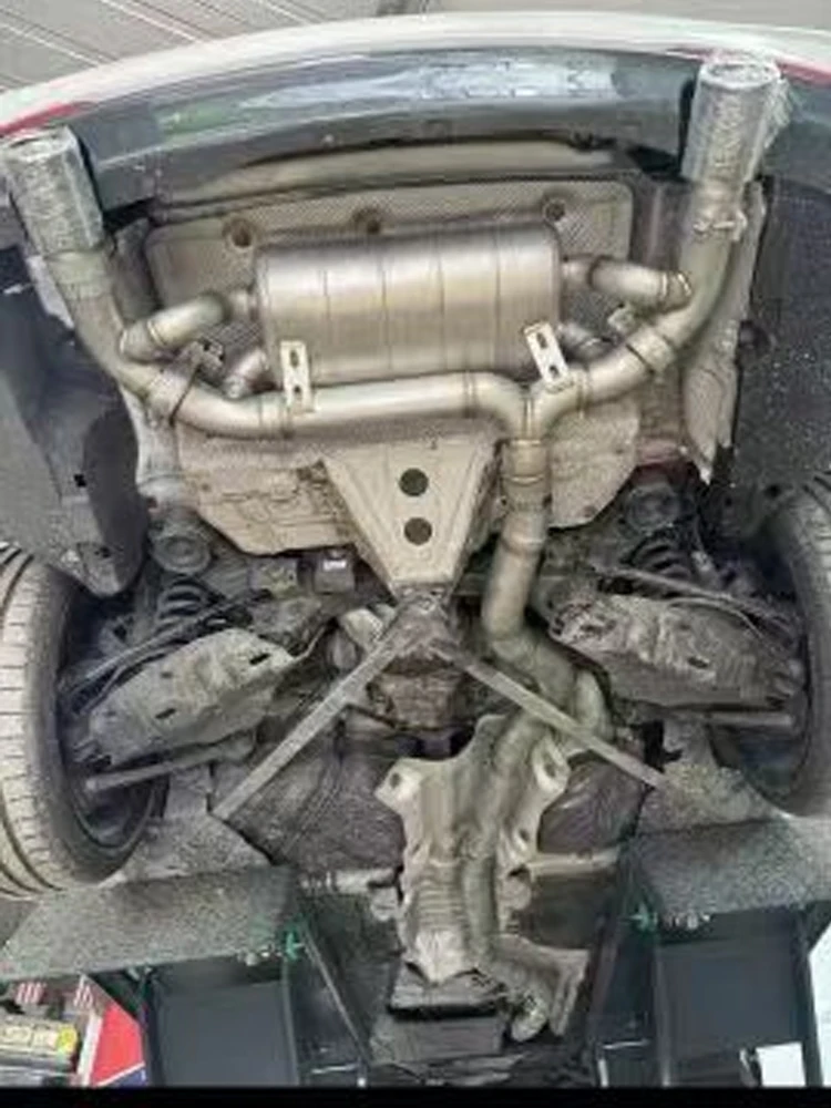 Vista detallada del sistema de escape