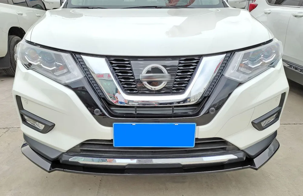 Accesorios de carbono en Nissan X-trail negro