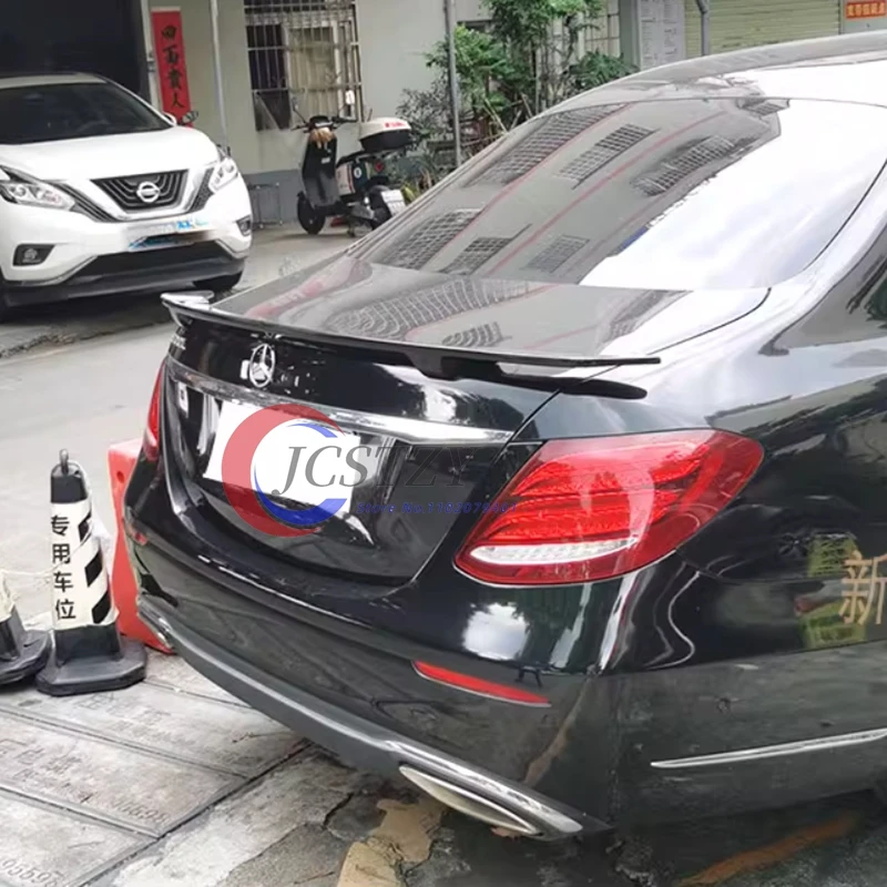 Mercedes Clase C W213 alerón trasero fibra carbono negro brillante