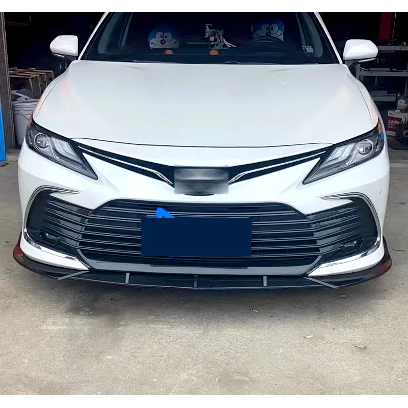 Detalle del labio delantero de superficie de carbono negro