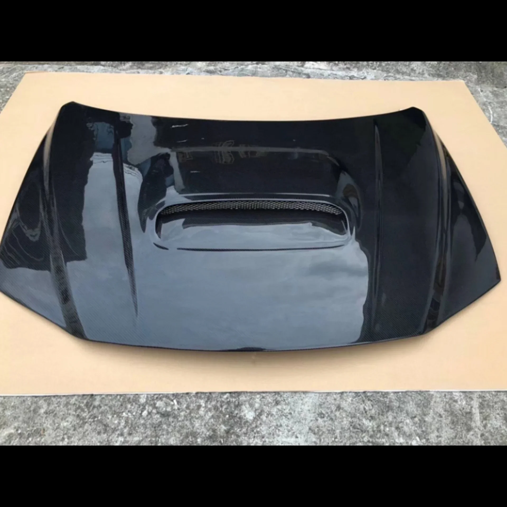 Capó de fibra de carbono para Mazda Atenza MK6 – ligero y deportivo