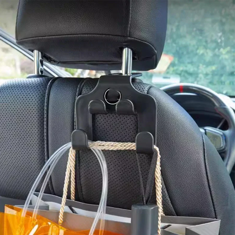 Gancho simple para coche con objetos colgados