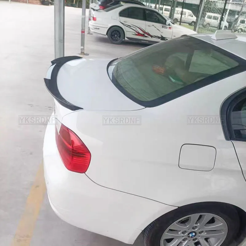 Alerón trasero BMW Serie 3 E90 M4 estilo carbono negro sedán - imagen 3
