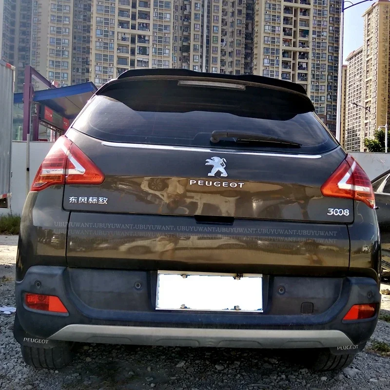 Alerón trasero para techo de coche en acabado negro brillante