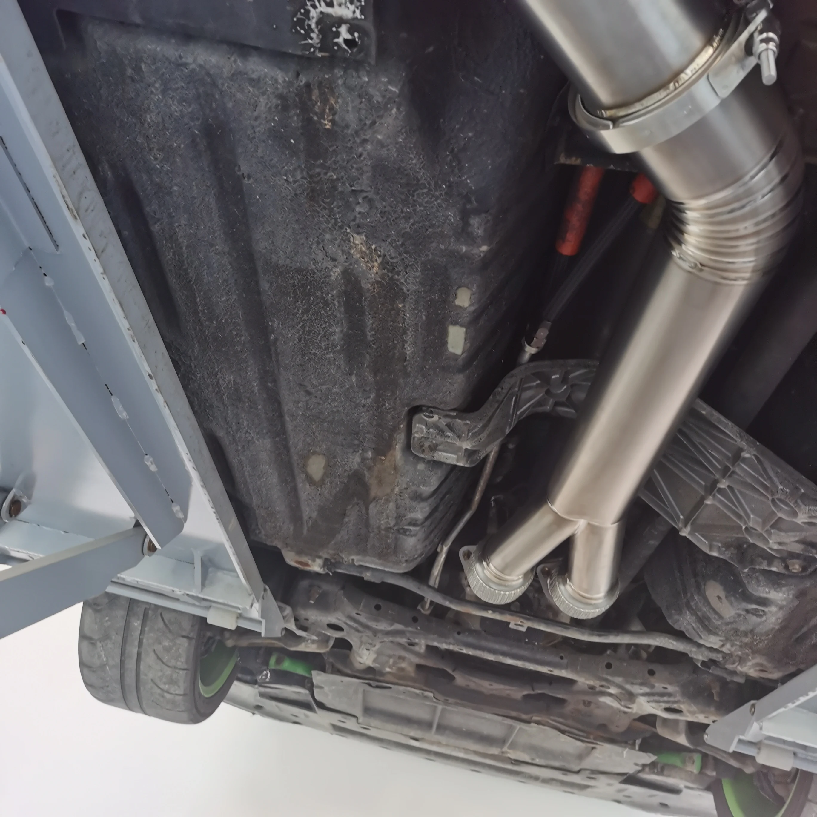 Escape de titanio para GTR35 con tubería en Y y tramo trasero - imagen 4