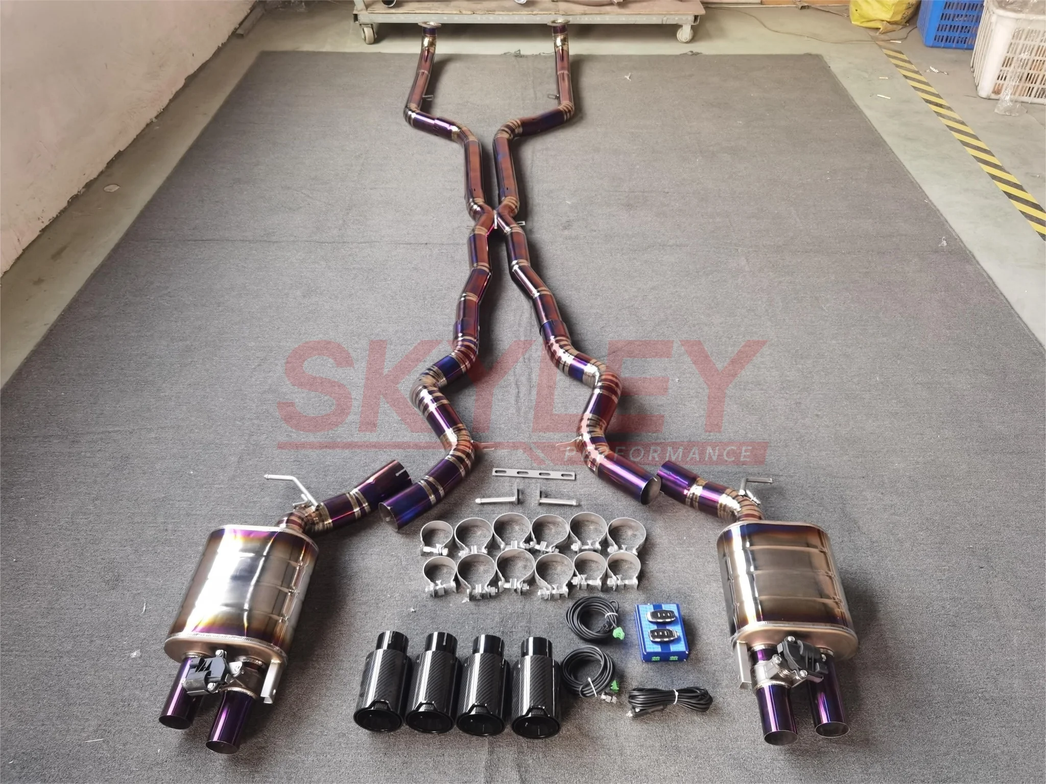 Sistema de escape Catback de titanio para BMW M5