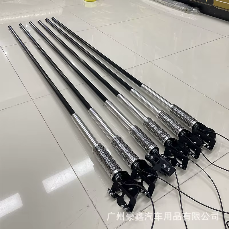 Antena decorativa negra y plateada para vehículo todoterreno