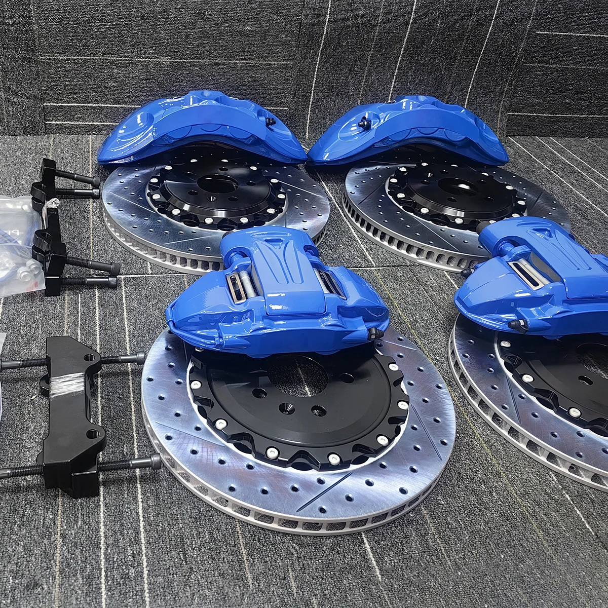 Pinzas de freno azules 6 pistones – Jaguar F-Pace, XE, XF - imagen 4