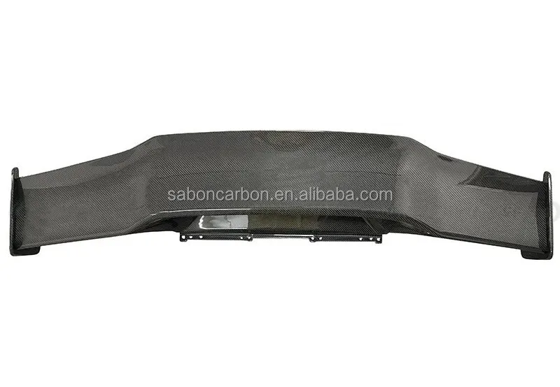 Detalles del alerón trasero de fibra de carbono