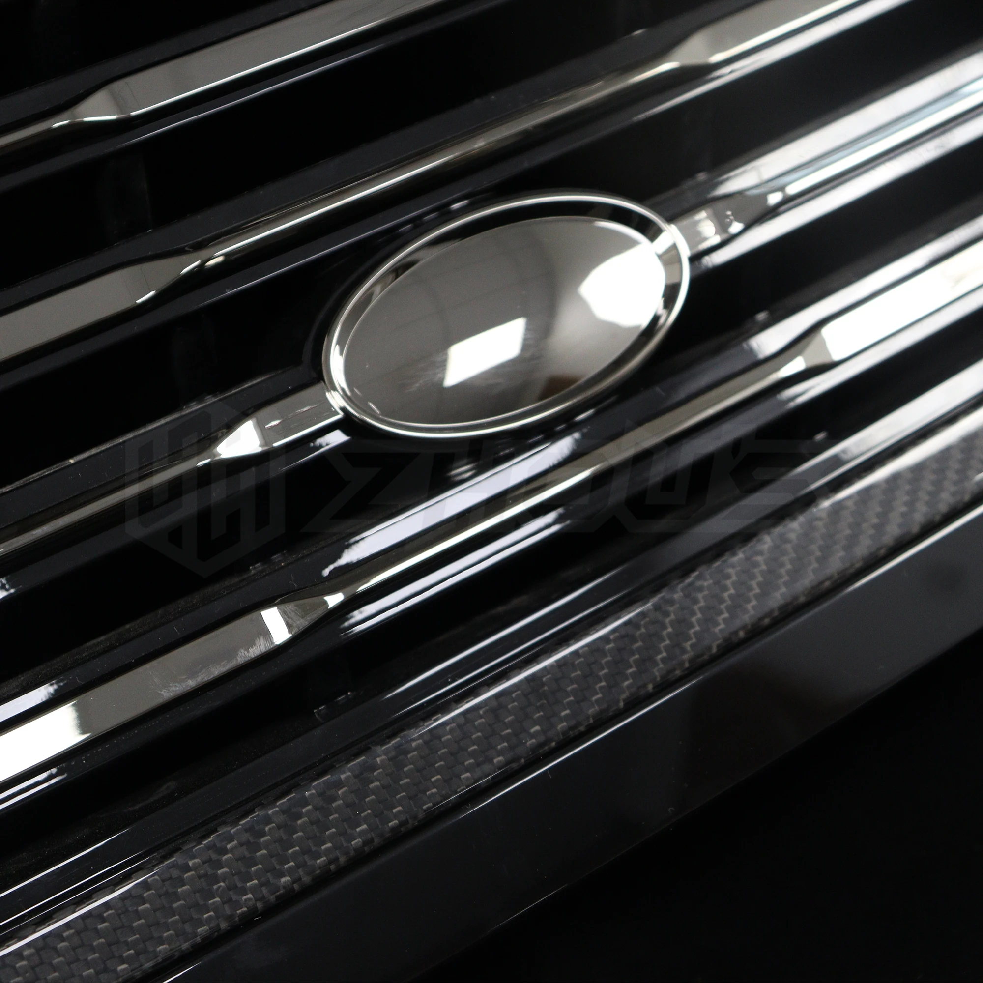 Parrilla instalada en un Range Rover 2023, vista lateral