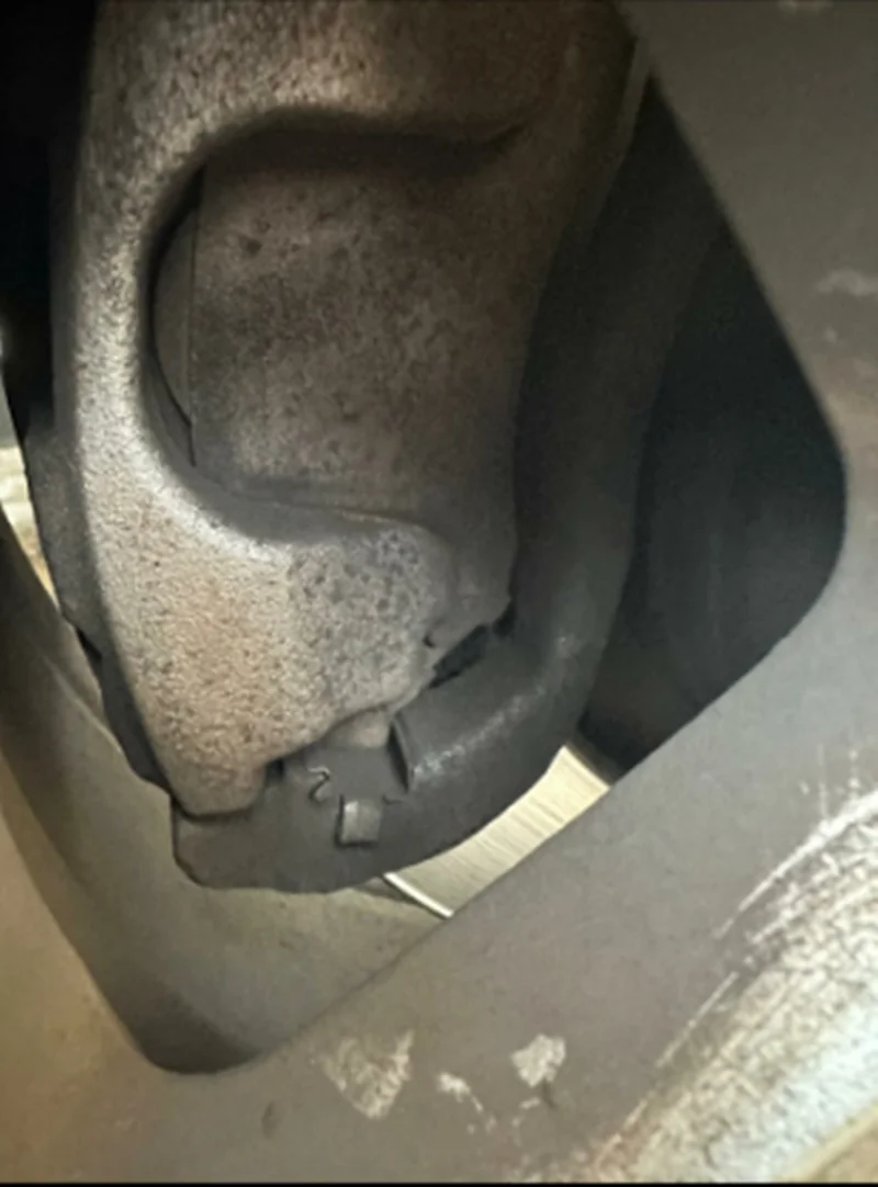 Detalle de ajuste de la cubierta sobre pinza