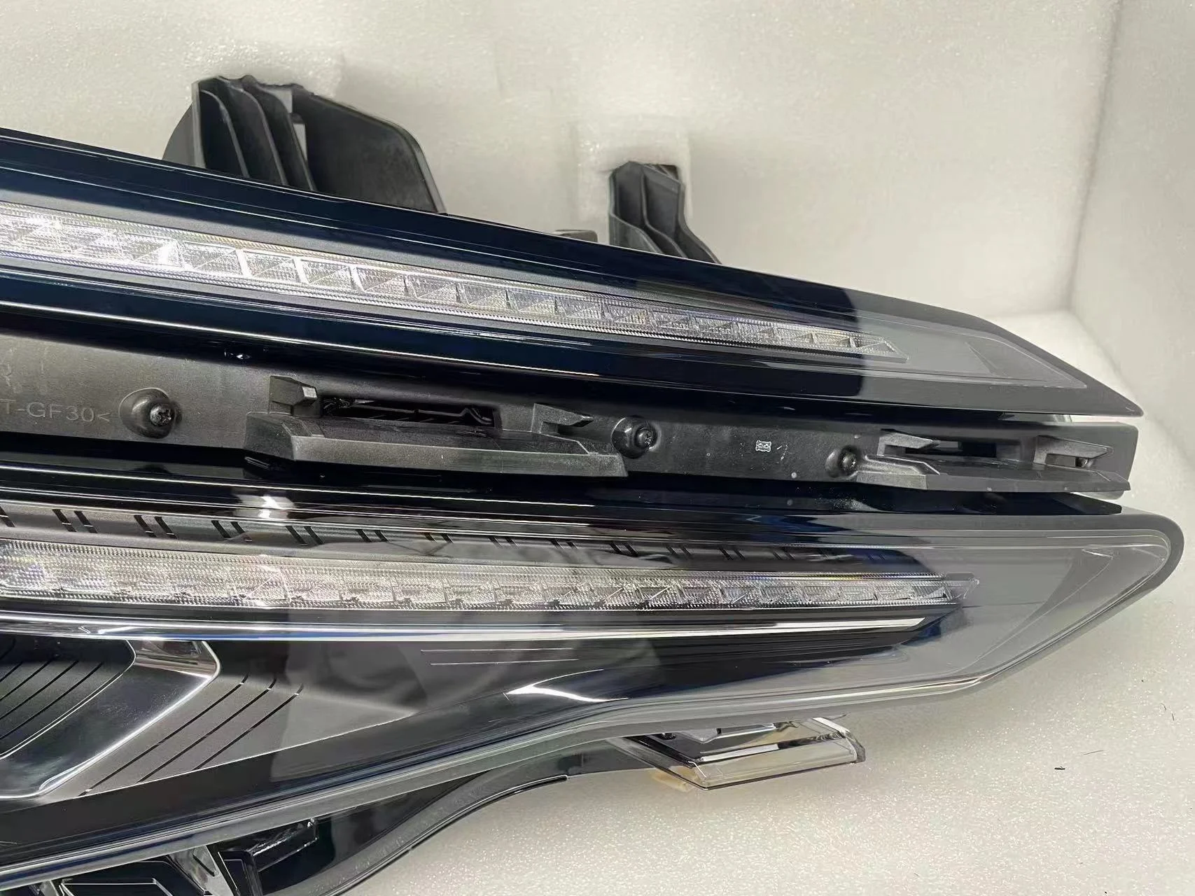 Faro delantero Trumpchi Aion S 2019-2024 con señal de giro nuevo - imagen 4