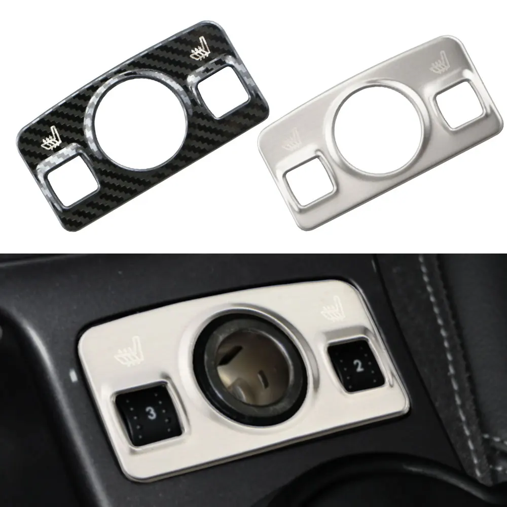 Cubierta decorativa de acero inoxidable instalada en el interior de un Ford Focus 3 MK3