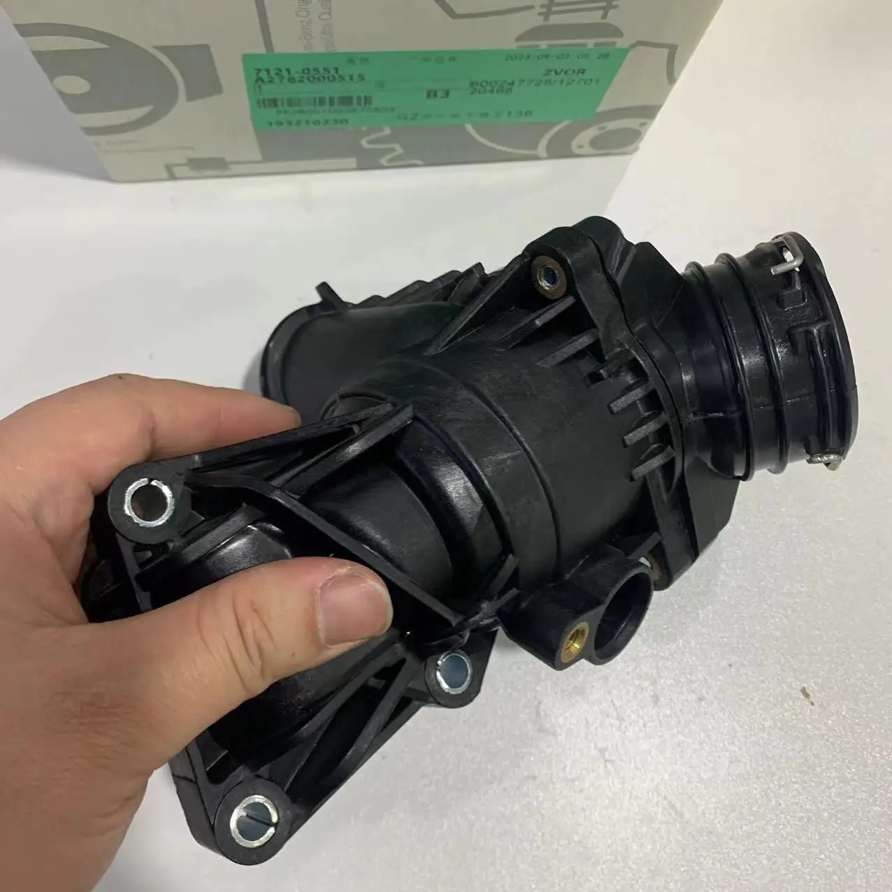 Mercedes A2762000515 carcasa del termostato – W204/W212 3.5 V6 M276 - imagen 3