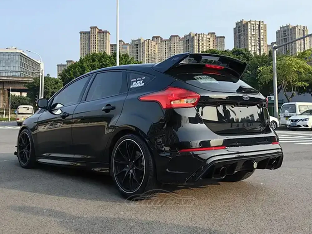Alerón trasero Ford Focus Mk3 RS – vista frontal