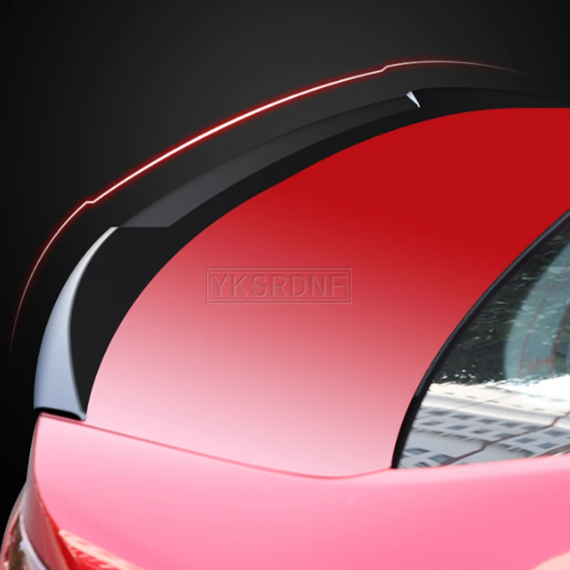 Vista lateral del kit de alerón para Mazda 3 Axela