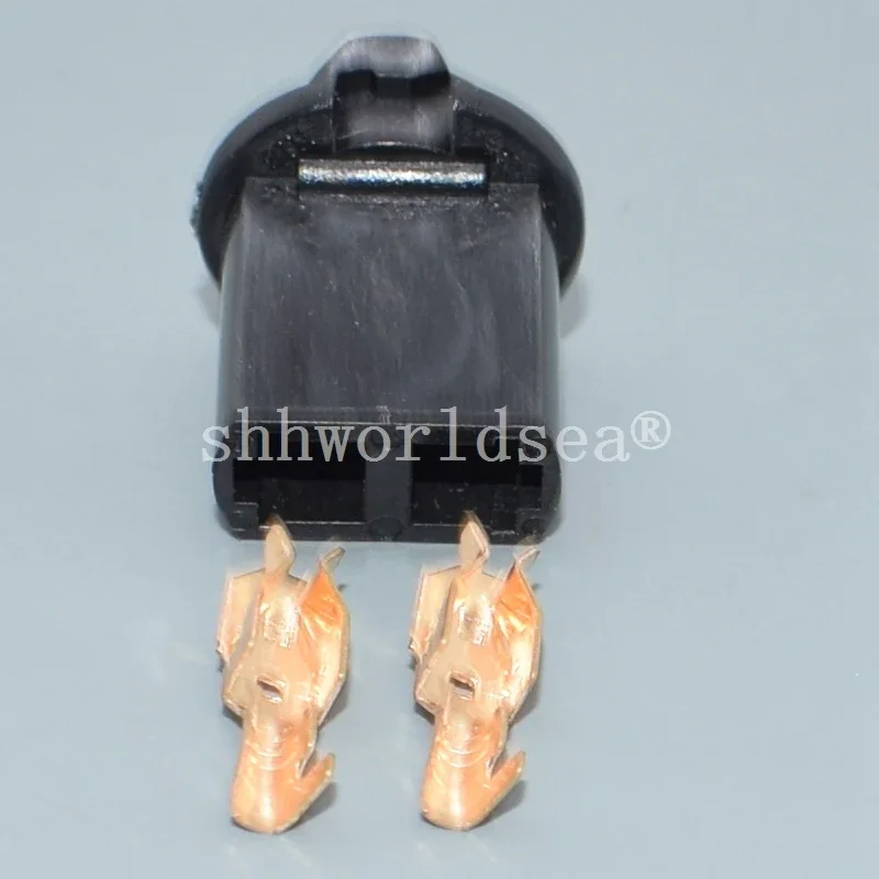 Detalle del conector de la bombilla LED