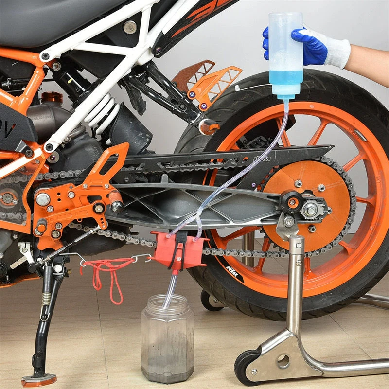 Kit limpiador y lubricador de cadena para moto - imagen 5