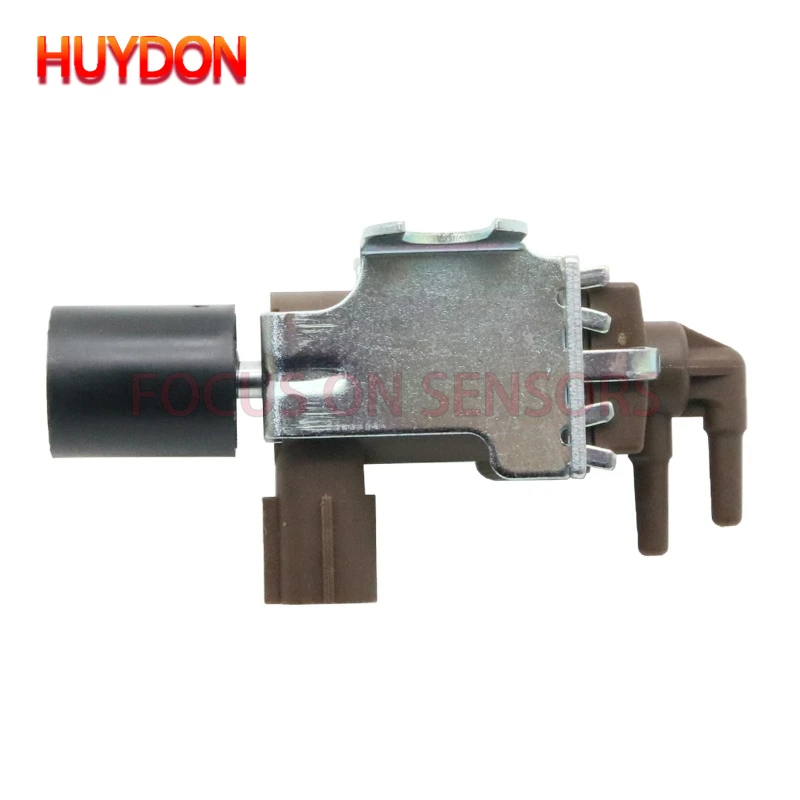 Vista frontal de la válvula solenoide 25819-30050
