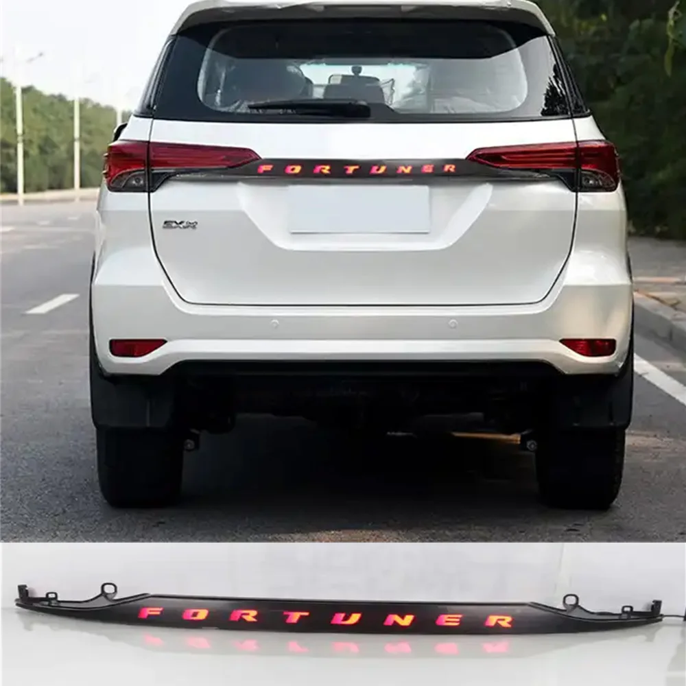 Embellecedor LED maletero trasero con luz de freno para Toyota Fortuner