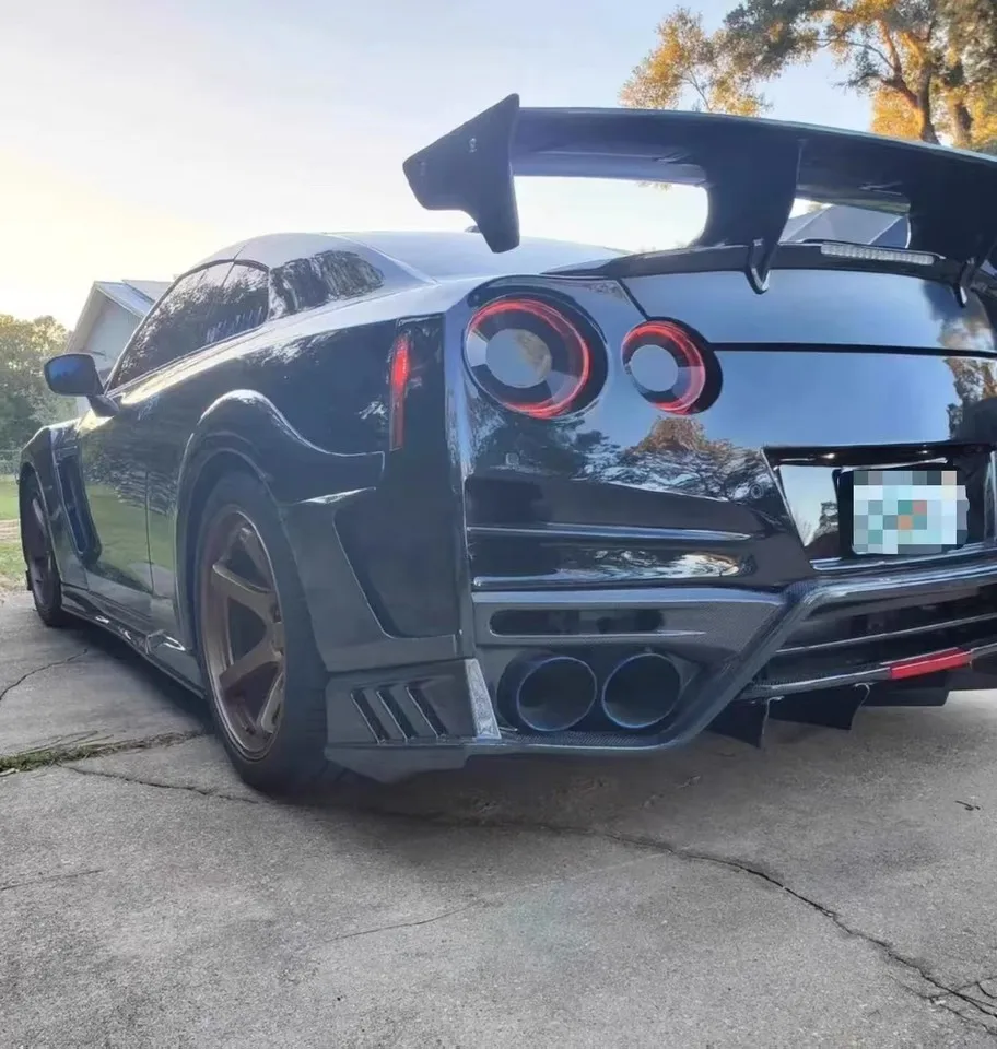 Alerón trasero instalado en un Nissan GTR35