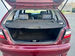 Amortiguadores de portón trasero Nissan Pulsar/Sentra N15 (1995-2000)