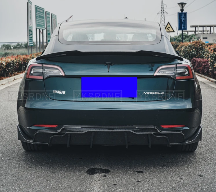 Kit difusor trasero y faldón delantero Tesla Model 3 2017-2023 - imagen 2