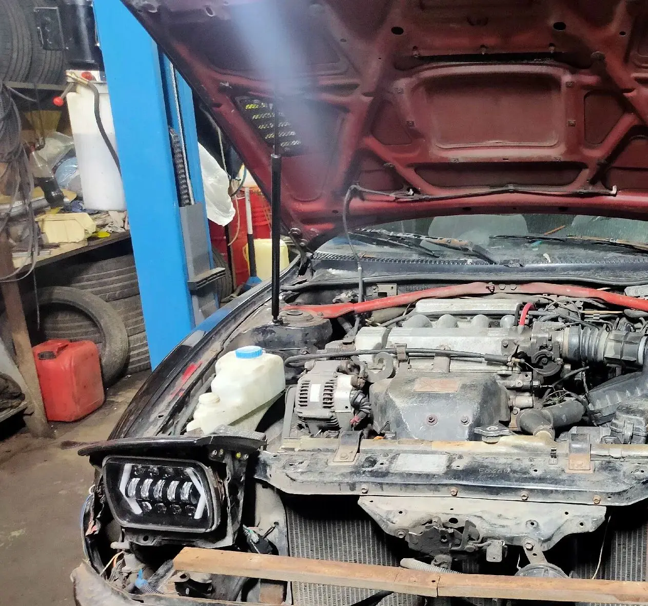 Amortiguador de capó delantero Toyota Celica T180 1989-1993