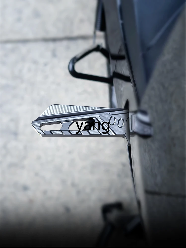 Detalle de la superficie del pedal con textura antideslizante