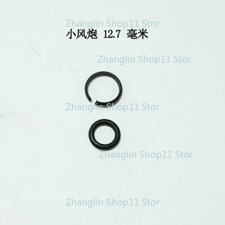 Kit completo de anillos de retención y juntas tóricas presentado sobre la mesa de trabajo