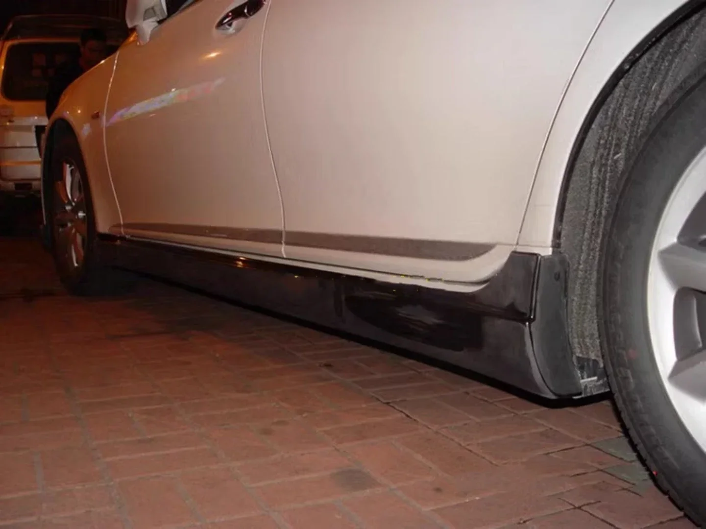 Kit de faldones laterales para Lexus LS460 y LS600 Tuning - imagen 4
