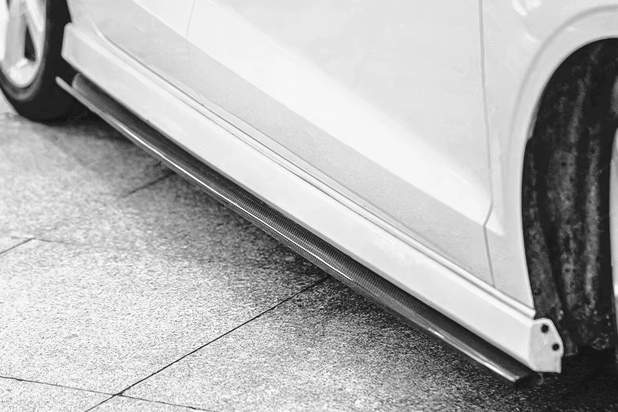 Vista adicional de los faldones laterales para Audi A3