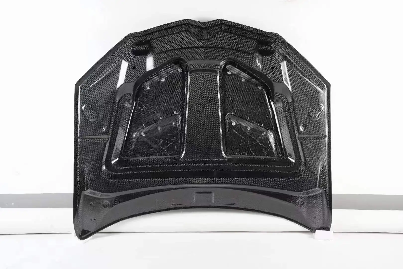 Capó de fibra de carbono Mansory para Lamborghini Urus - imagen 3