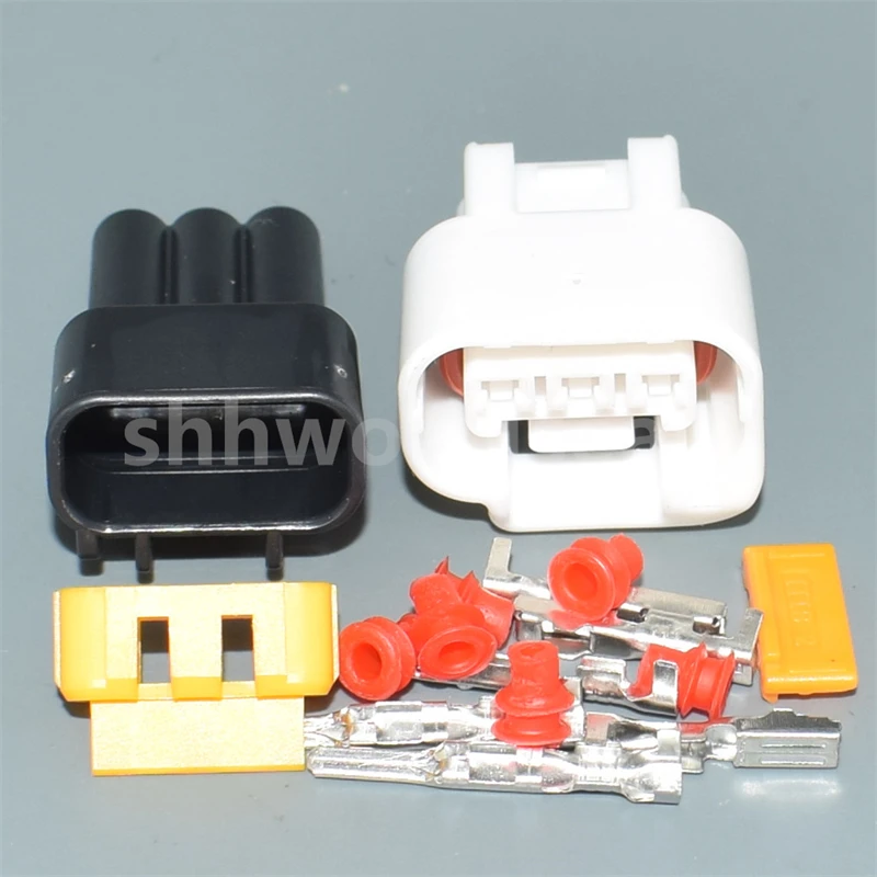 Detalle del conector y carcasa de plástico