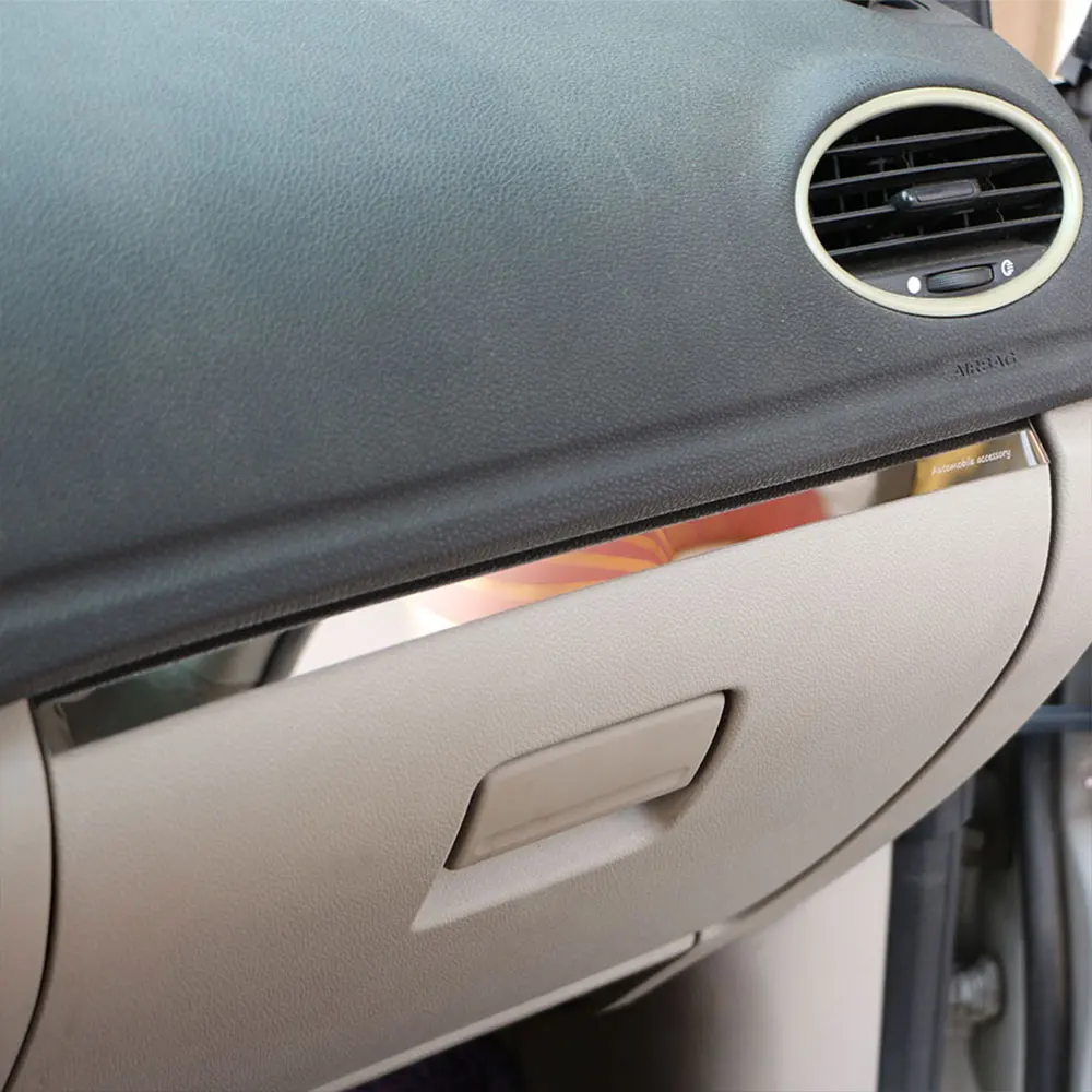 Accesorio metálico para personalizar el interior del coche