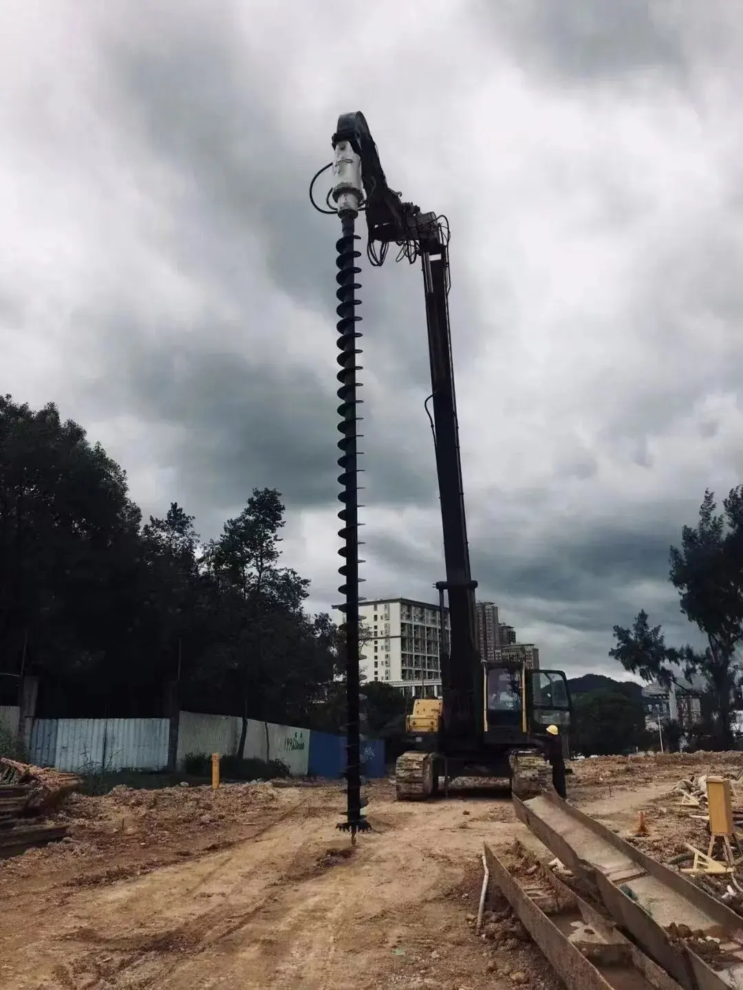 Taladro de tierra hidráulico de alta calidad para accesorios de excavadora Material duro duradero con componente de caja de cambios central - imagen 5