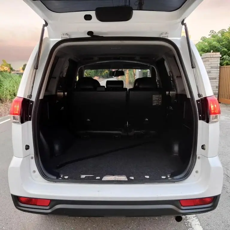 Amortiguadores puerta trasera Mitsubishi Zinger Fuzion 2005 resorte