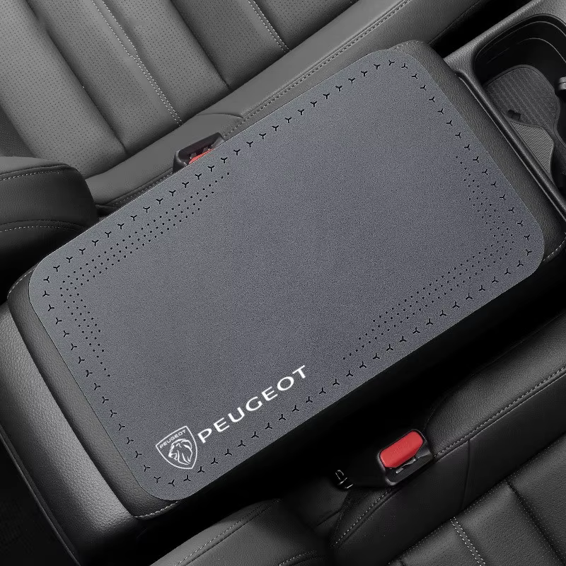 Almohadilla para reposabrazos de coche Peugeot instalada