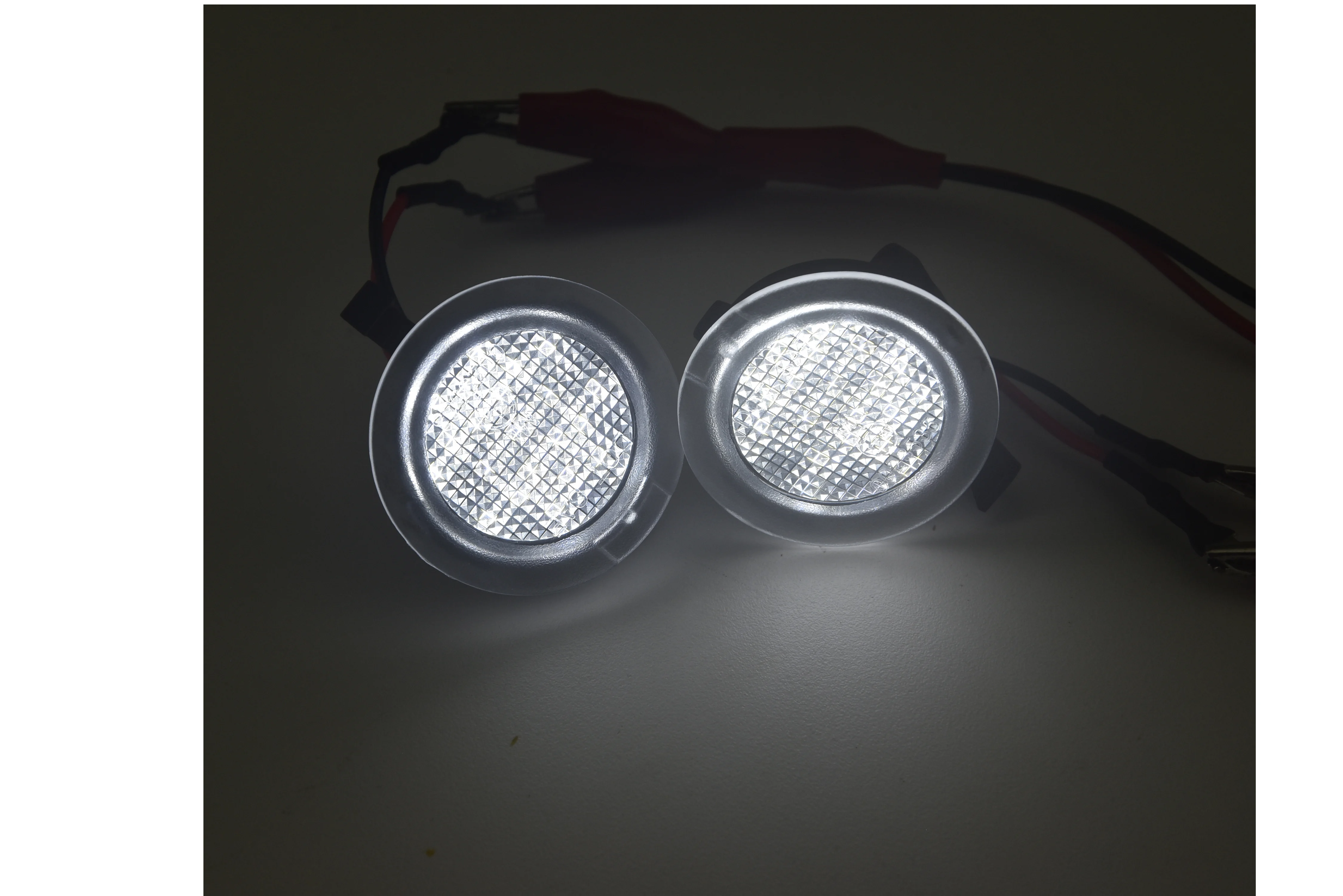 Proyección de la luz de bienvenida en el suelo