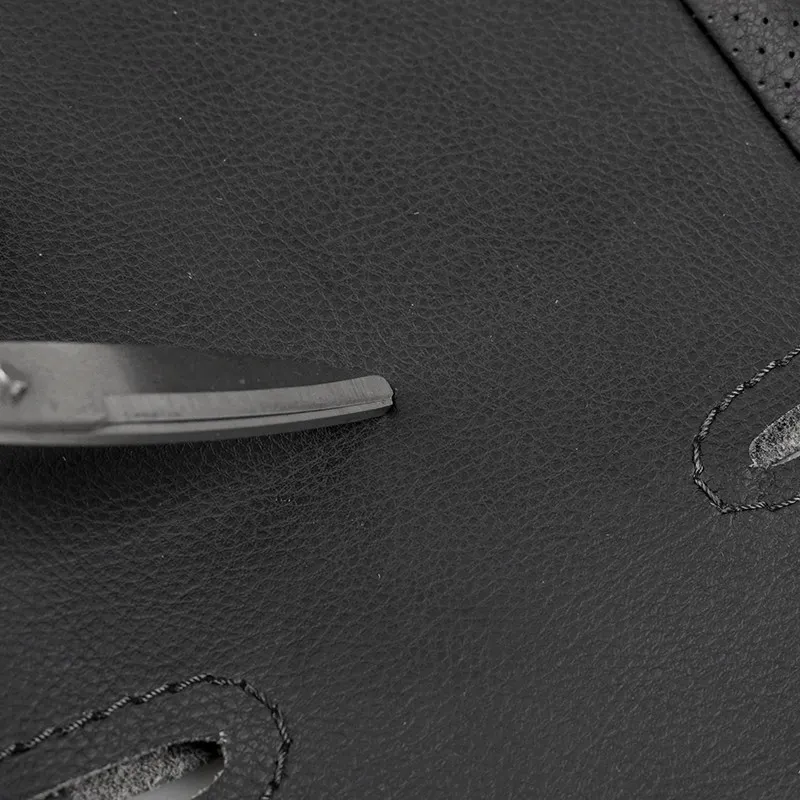 Funda volante Mazda cuero trenzado negro cosido a mano - imagen 3