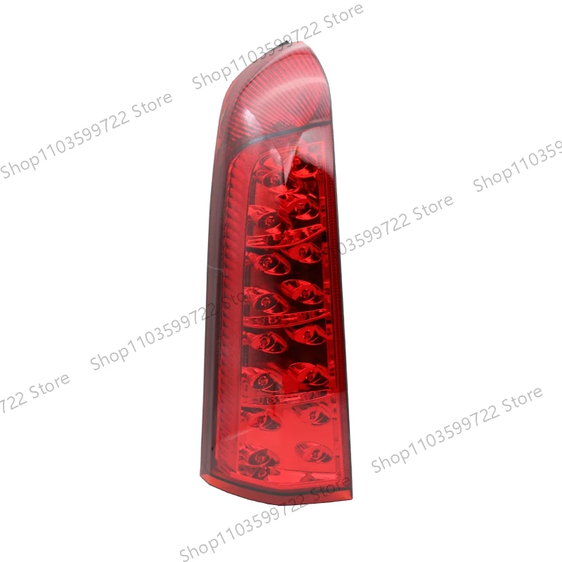 Detalle de la lente roja y el interior de la lámpara