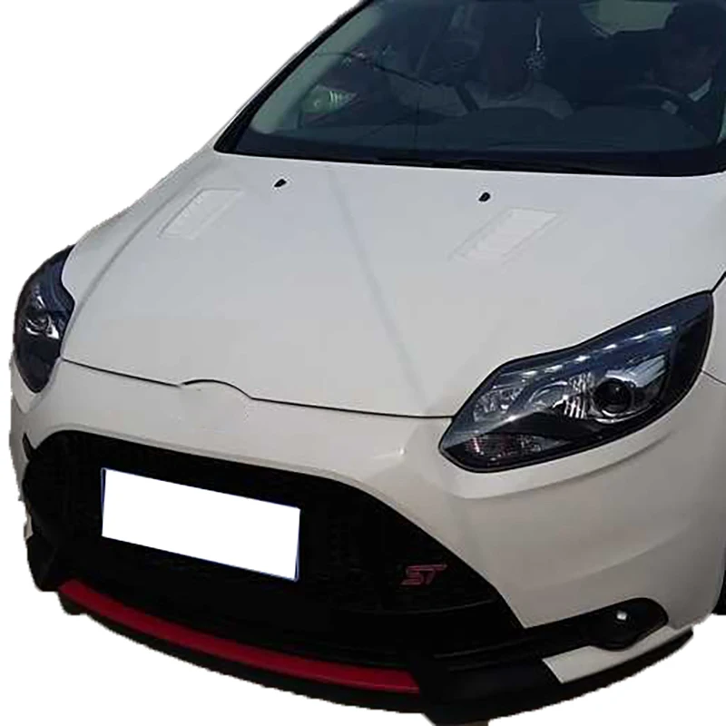 Vista del interior de la ventilación de capó KOKO Racing con estructura de refuerzo